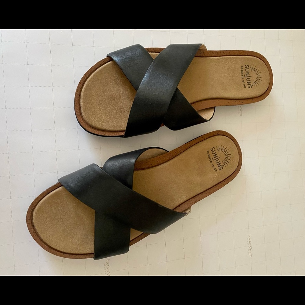 Bass Sunjuns black leather sandals size 9